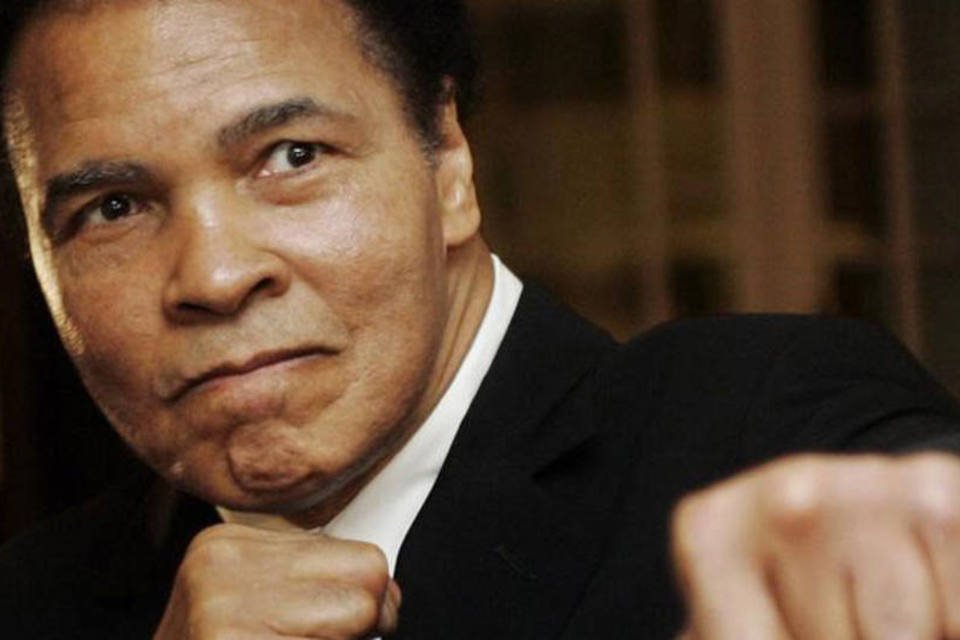 Muhammad Ali é hospitalizado com problemas respiratórios