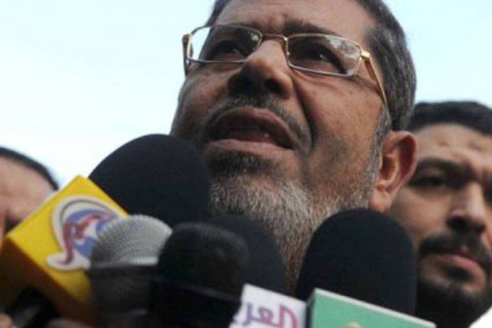 Constitucional egípcio suspende decreto de Mursi