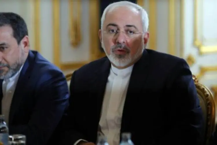 O chanceler do Irã, Mohammad Zarif, participa de uma reunião sobre o programa nuclear, em Viena (Carlos Barria/AFP)