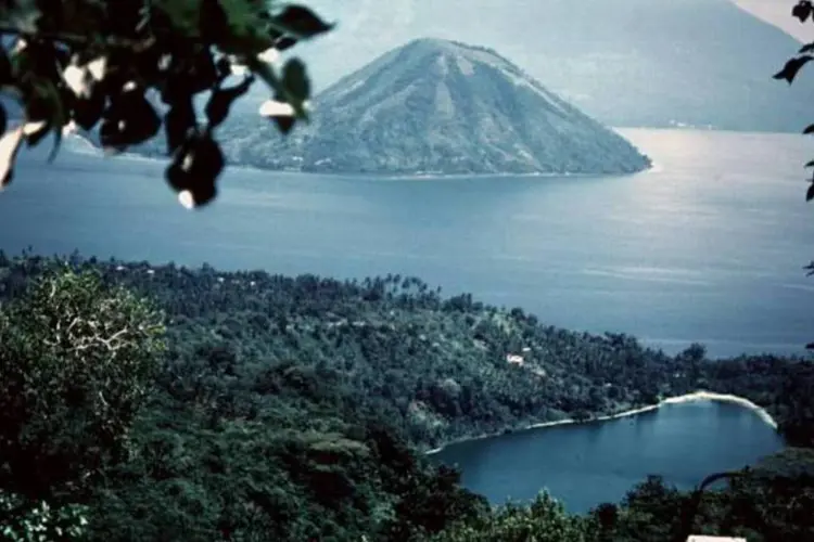 
	Ilhas Molucas: &quot;n&atilde;o &eacute; esperado um tsunami com potencial destrutivo no Pac&iacute;fico&quot;, disse o Centro de Alerta de Tsunami do Pac&iacute;fico
 (Jack Lockwood/Wikimedia Commons)