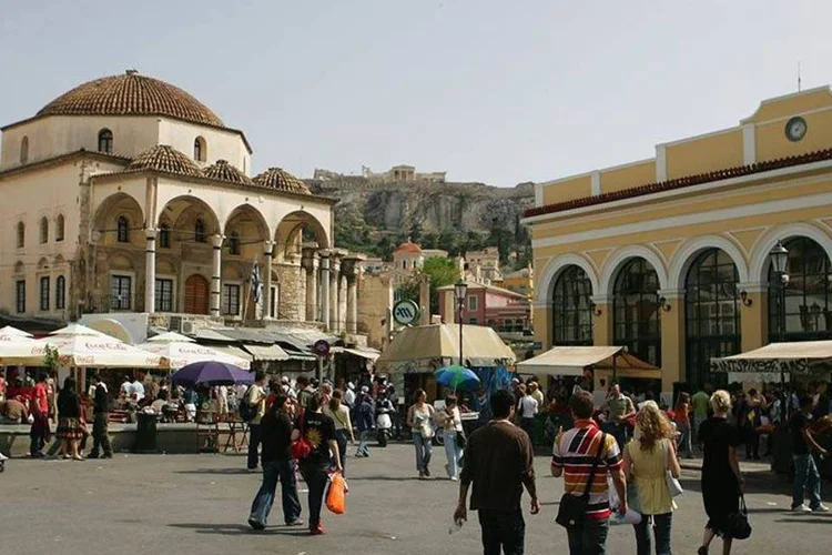
	Regi&atilde;o tur&iacute;stica em Atenas: segundo jornal chin&ecirc;s, as privatiza&ccedil;&otilde;es poder&atilde;o beneficiar a China sobretudo no setor portu&aacute;rio
 (Julian Finney/Getty Images)