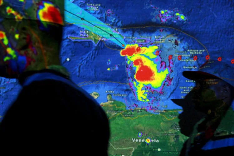Monitoramento da tempestade tropical Erika (Reuters / Ricardo Rojas)