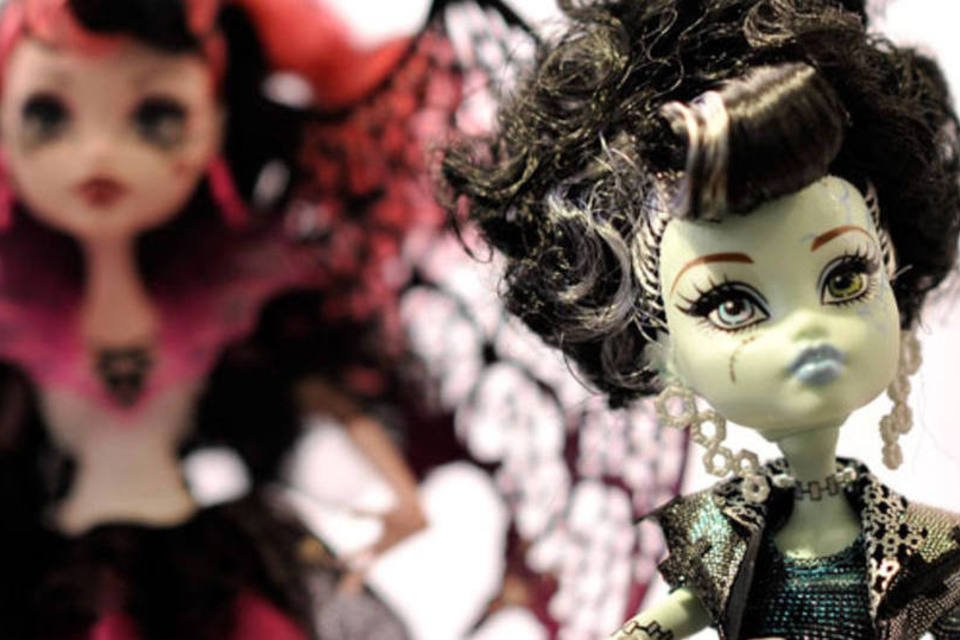 Americanas - Bonecas Monster High por R$ 49,99 cada! 󾆜󾆞󾆩 Confira na loja  mais próxima! bit.ly/BusqueLojaMaisProxima