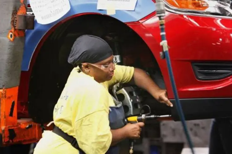 
	Montadora: As vendas da Chrysler subiram 5% em mar&ccedil;o, para 71.606 unidades, na compara&ccedil;&atilde;o com igual per&iacute;odo no ano anterior. A Ford reportou alta de 5,7% nas vendas, para 236.160 ve&iacute;culos.&nbsp;
 (Scott Olson/Getty Images)