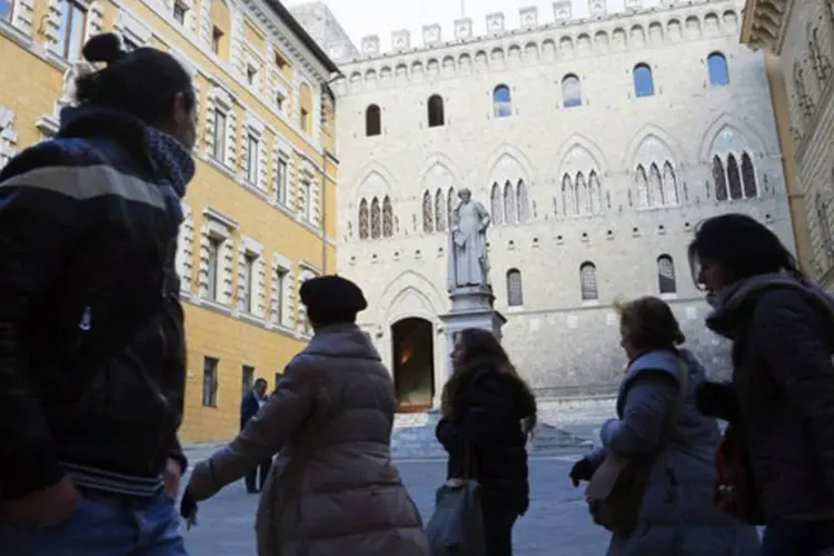 
	Sede do Monte dei Paschi di Siena:&nbsp;banco da Toscana disse que uma reuni&atilde;o do Conselho havia sido convocada para discutir &quot;opera&ccedil;&otilde;es de capital&quot;
 (AFP/ Fabio Muzzi)