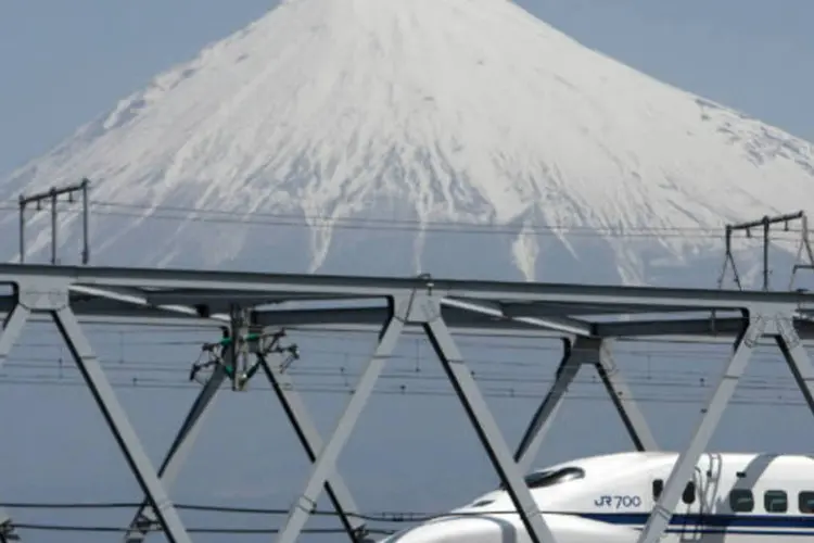 
	Monte Fuji: o local registrou um aumento de 35% no n&uacute;mero de turistas ap&oacute;s ser designado recentemente Patrim&ocirc;nio Mundial da Unesco
 (Tomohiro Ohsumi/Bloomberg)