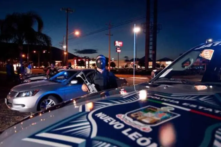 Ação conjunta de diversas forças políciais, incluindo as polícias estadual e municipal de Monterrey, municipal de San Nicolas e investigadores da AEI, contra traficantes de drogas (Gilberto Tadday/VEJA)