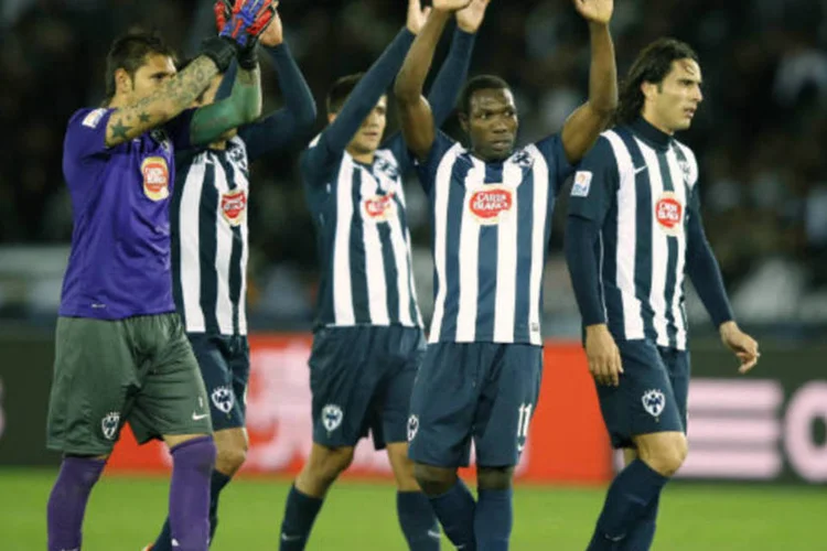 Jogadores do Monterrey: os mexicanos saíram na frente com apenas três minutos de bola rolando, com um gol marcado pelo jovem meia Jesús Corona, de apenas 19 anos (REUTERS/Toru Hanai)