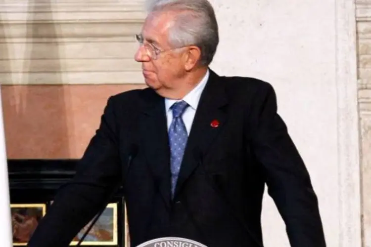 
	Informa&ccedil;&atilde;o &eacute; de Mario Monti, premi&ecirc; italiano
 (Alessandro Bianchi/Reuters)
