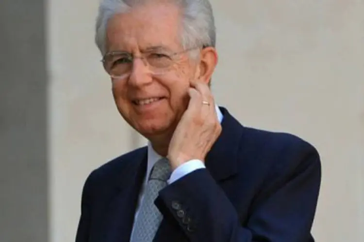
	O primeiro-ministro italiano, Mario Monti: h&aacute; risco de a crise na zona do euro se transformar em um fator que divida os pa&iacute;ses da periferia da zona do euro
 (Gabriel Bouys/AFP)