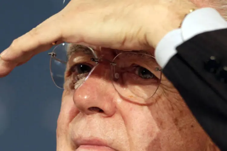 
	Mario Monti: ex-comiss&aacute;rio europeu foi nomeado em 2011 para liderar um governo n&atilde;o eleito para salvar a It&aacute;lia da crise financeira ap&oacute;s a sa&iacute;da de Silvio Berlusconi
 (Eric Gaillard/Reuters)