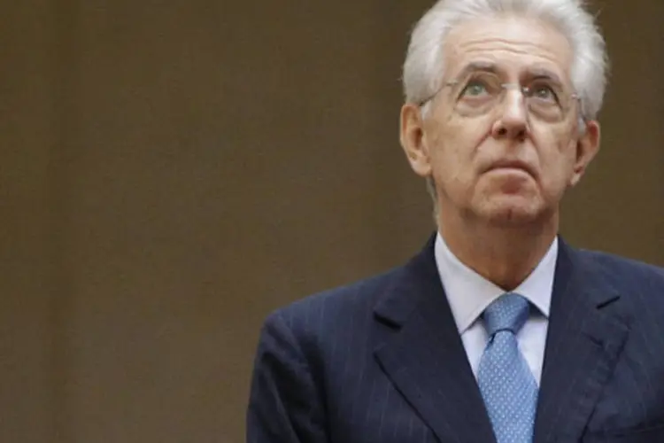 O primeiro-ministro italiano Mario Monti: Monti disse que apresentará sua renúncia irrevogável após a aprovação da Lei de Orçamentos (O primeiro-ministro italiano Mario Monti)