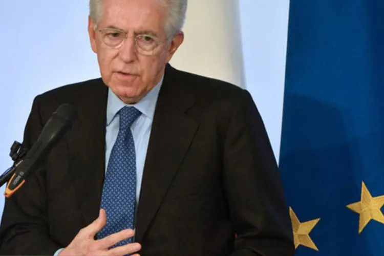 
	Mario Monti: pesquisas confirmam as previs&otilde;es de que Bersani ficaria com uma apertada maioria no Senado e precisaria de um aliado para governar, com Monti sendo o candidato mais prov&aacute;vel
 (Vincenzo Pinto/AFP)