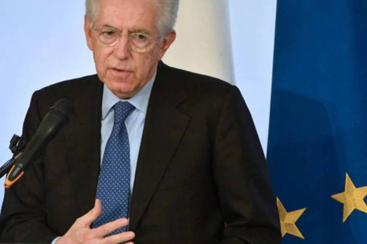 
	Mario Monti: pesquisas confirmam as previs&otilde;es de que Bersani ficaria com uma apertada maioria no Senado e precisaria de um aliado para governar, com Monti sendo o candidato mais prov&aacute;vel
 (Vincenzo Pinto/AFP)