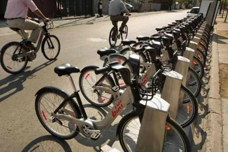 
	Aluguel de bicicleta: na volta do passeio os turistas ser&atilde;o recebidos com &aacute;gua mineral e sucos Minalba
 (Getty Images)