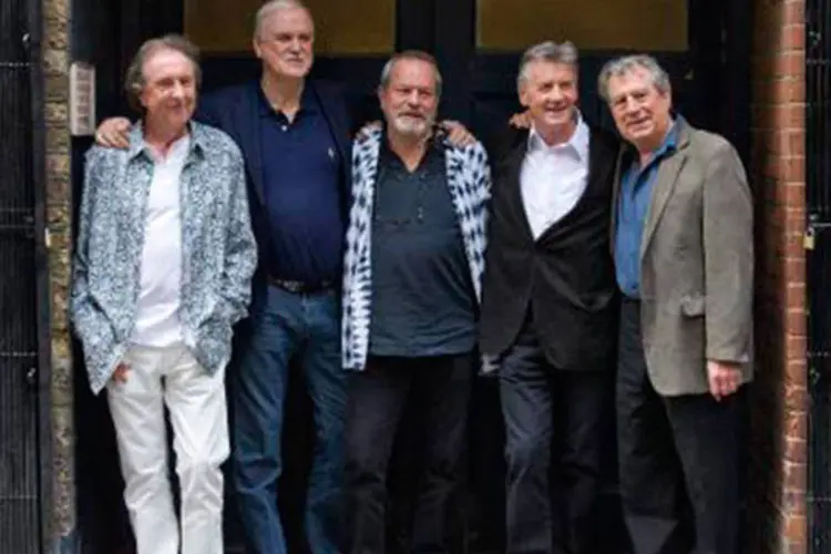 Os integrantes do Monty Python (E-D) Eric Idle, John Cleese, Terry Gilliam, Michael Palin e Terry Jones em 30 de junho
 (Justin Tallis/AFP)