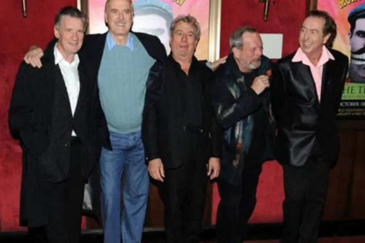 Michael Palin, John Cleese, Terry Jones, Terry Gilliam e Eric Idle reunidos no prêmio Bafta em 2009: os membros do Monty Python interpretarão extraterrestres (Jason Kempin/Getty Images/AFP)