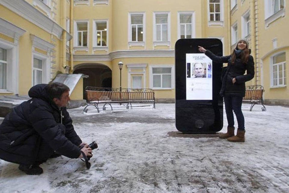 Apple suspende venda online na Rússia por flutuação do rublo