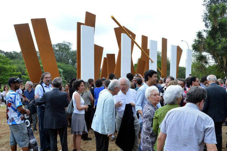 Público durante inauguração de monumento que homenageia mortos e desaparecidos políticos em SP (Fernando Pereira/Secom/PMSP/Fotos Públicas)