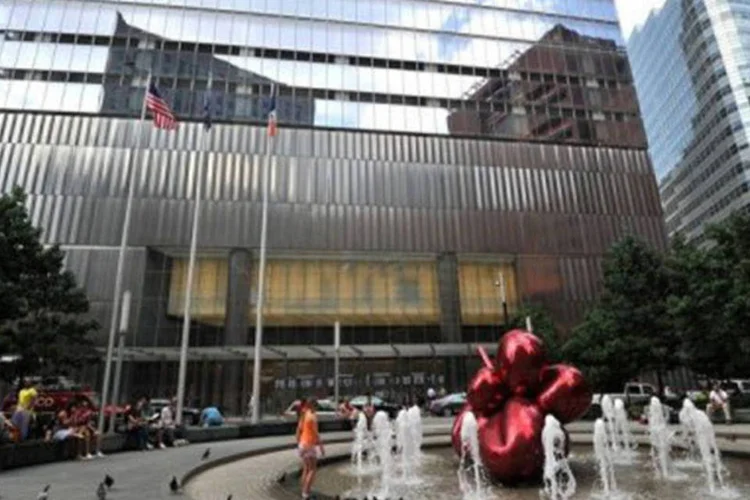 Moody's: "a volatilidade dos mercados financeiros mundiais, o reduzido acesso ao financiamento, a fuga contínua de capitais e a pressão sobre o rublo já levaram a uma contração da liquidez no setor bancário russo" (Stan Honda/AFP)