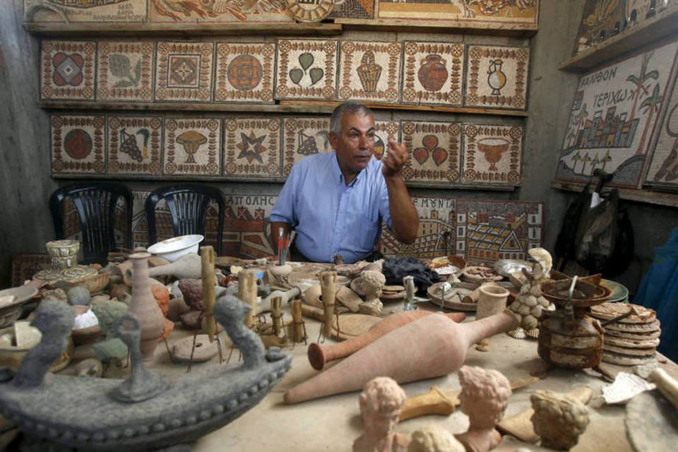 Morador de Gaza cria tesouro de antiguidades