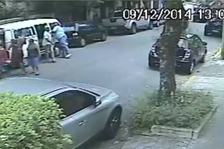 Vídeo mostra moradores de rua vindos de Suzano (SP) sendo deixados em Santos (SP) (Reprodução/ Youtube Prefeitura de Santos)