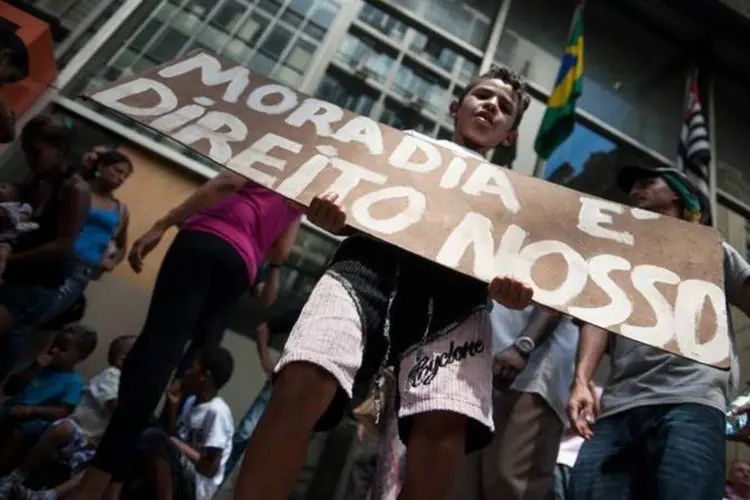 
	Protesto por moradia: em outras duas ocupa&ccedil;&otilde;es, segundo o l&iacute;der do movimento por moradia N&oacute;s da Sul, as fam&iacute;lias tamb&eacute;m correm risco de serem removidas
 (Agência Brasil/Marcelo Camargo)