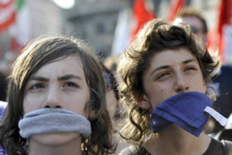 Imprensa italiana faz greve nacional contra projeto de lei que proíbe a divulgação de escutas telefônicas pela mídia  (Giuseppe Cacace/AFP)