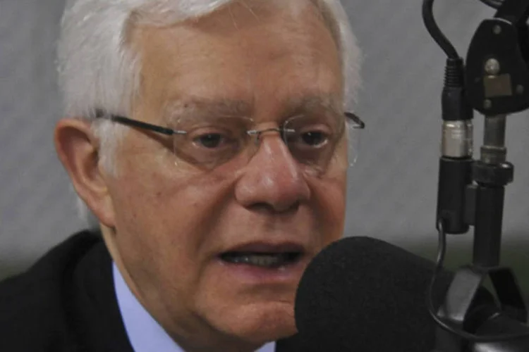 
	Moreira Franco: &ldquo;&quot;j&aacute; pedi para que BNDES e Anac fa&ccedil;am estudos para ver o que a gente tem que fazer. Estou olhando para esse problema porque precisamos de empresas robustas&quot;, disse o ministro.
 (Elza Fiúza/Abr)