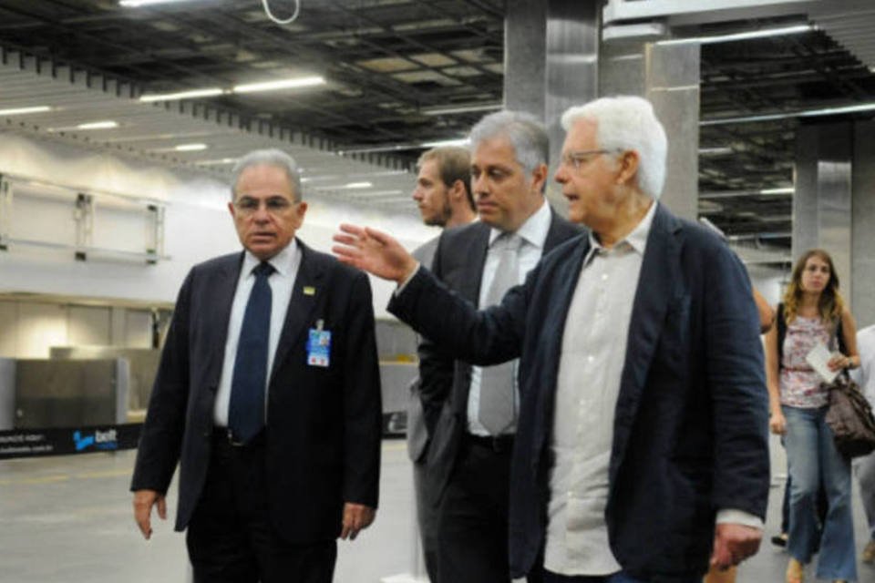 Ministro defende mais capital estrangeiro em aéreas