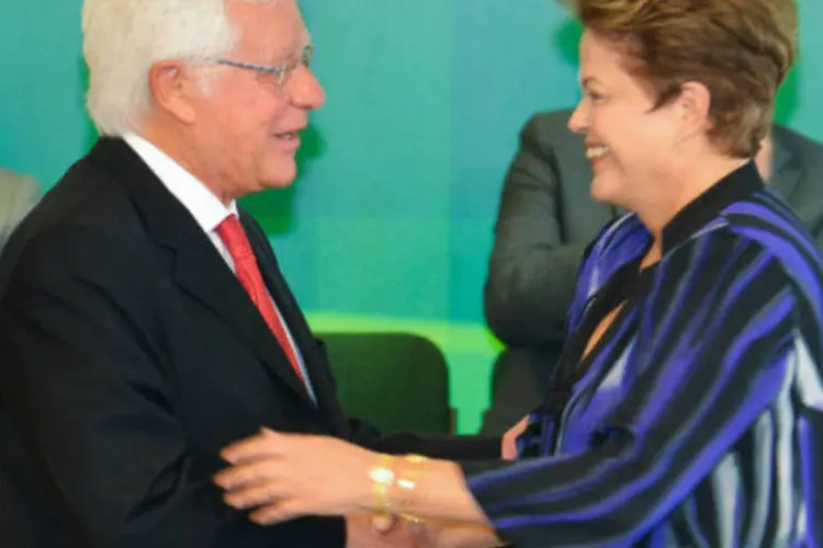 Presidente Dilma empossa Moreira Franco como no ministro da Secretaria de Aviação Civil (Valter Campanato/ABr)