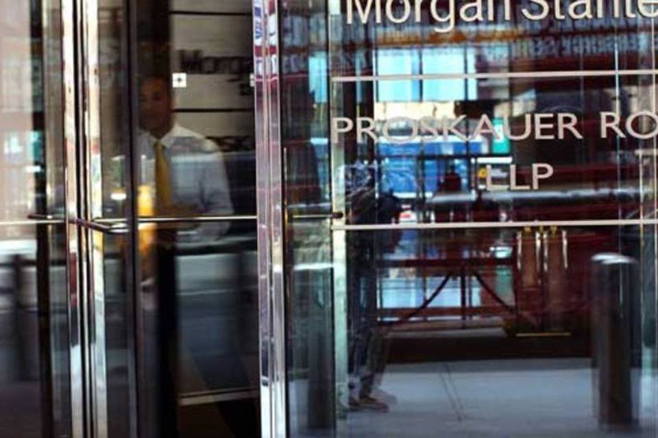 Índices americanos têm leve alta, mas ações de bancos recuam