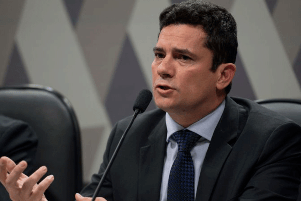 Governo faz ofensiva contra Sérgio Moro