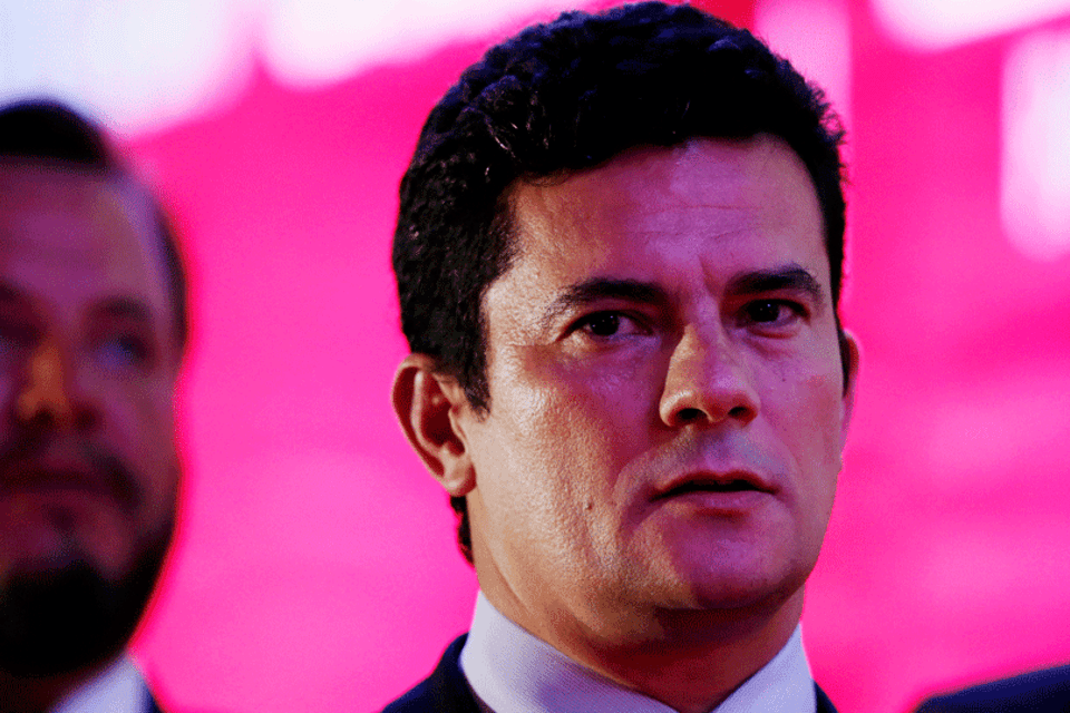 Moro bloqueia bens de executivo da Petrobras