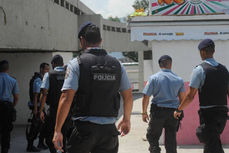 Policiamento perto de favela no RJ permanece reforçado