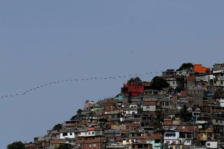 
	Rio: o governador Francisco Dornelles afirmou que o corte se deve &agrave; situa&ccedil;&atilde;o &quot;tr&aacute;gica&quot; do estado
 (Sérgio Moraes/Reuters)