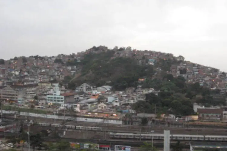 
	Morro da Mangueira: segundo a prefeitura, cerca de 600 fam&iacute;lias foram indenizadas e realojadas em complexos residenciais
 (Wikimedia Commons)