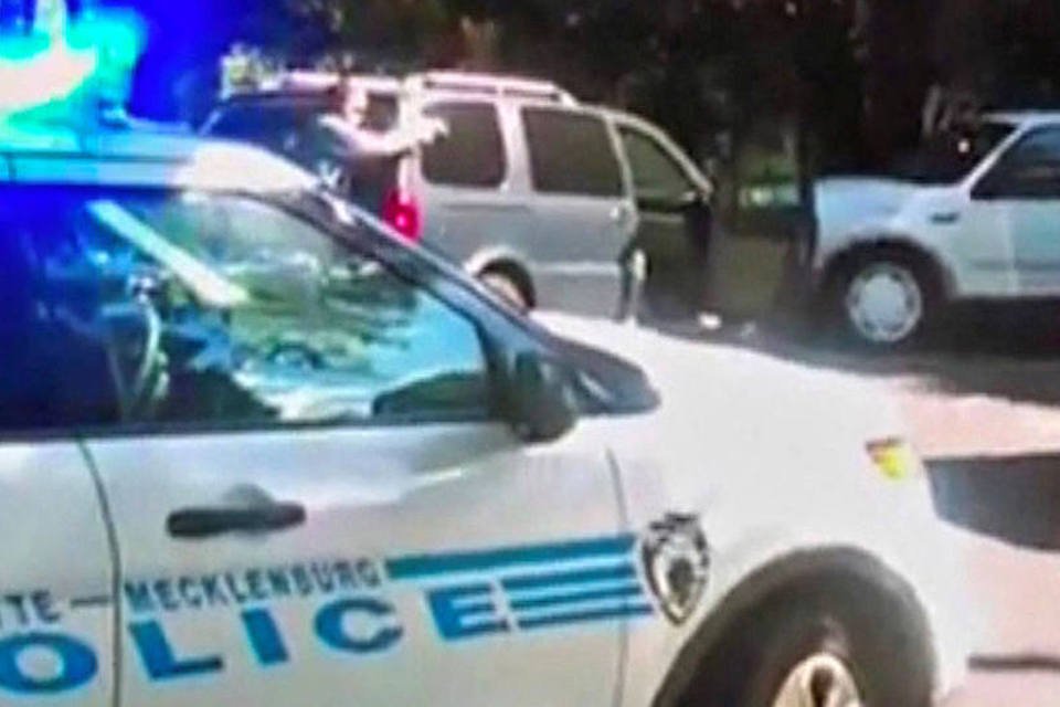 Arma encontrada em Charlotte tem digitais da vítima, diz CNN