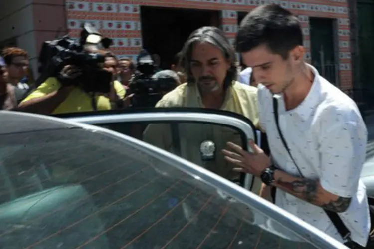 Suspeito de ter entregado rojão para outro homem durante manifestação no Rio de Janeiro (Tânia Rêgo/ABr)