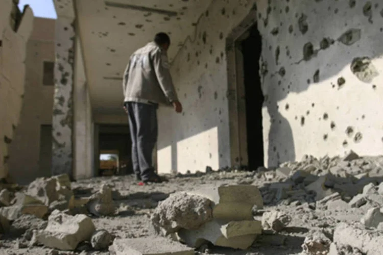 
	Atentado em Bagd&aacute;: agressores dispararam com metralhadoras contra &ocirc;nibus na principal estrada de Suleiman Bek, localizada a 90 quil&ocirc;metros ao leste de Tikrit
 (Reuters/Stringer)
