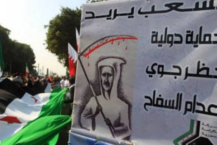Manifestantes sírios protestam contra o regime do residente Bashar al-Assad (Khaled Desouki/AFP)
