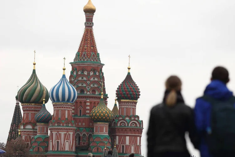 Rússia: qualquer flexibilização das restrições que isolam a 5ª maior economia da Europa há quase três anos será uma “injeção de adrenalina no mercado acionário” (Getty Images/Andreas Rentz)