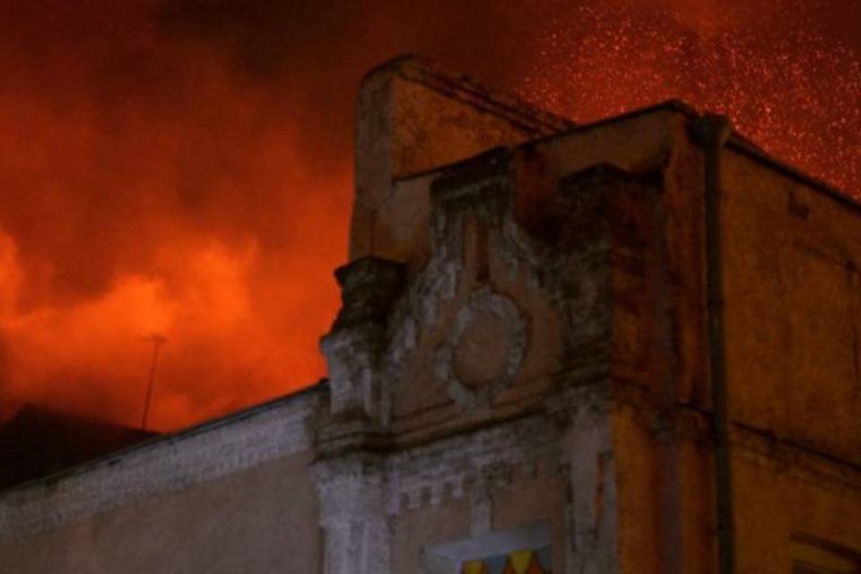 Incêndio em fábrica de Moscou faz 12 mortos