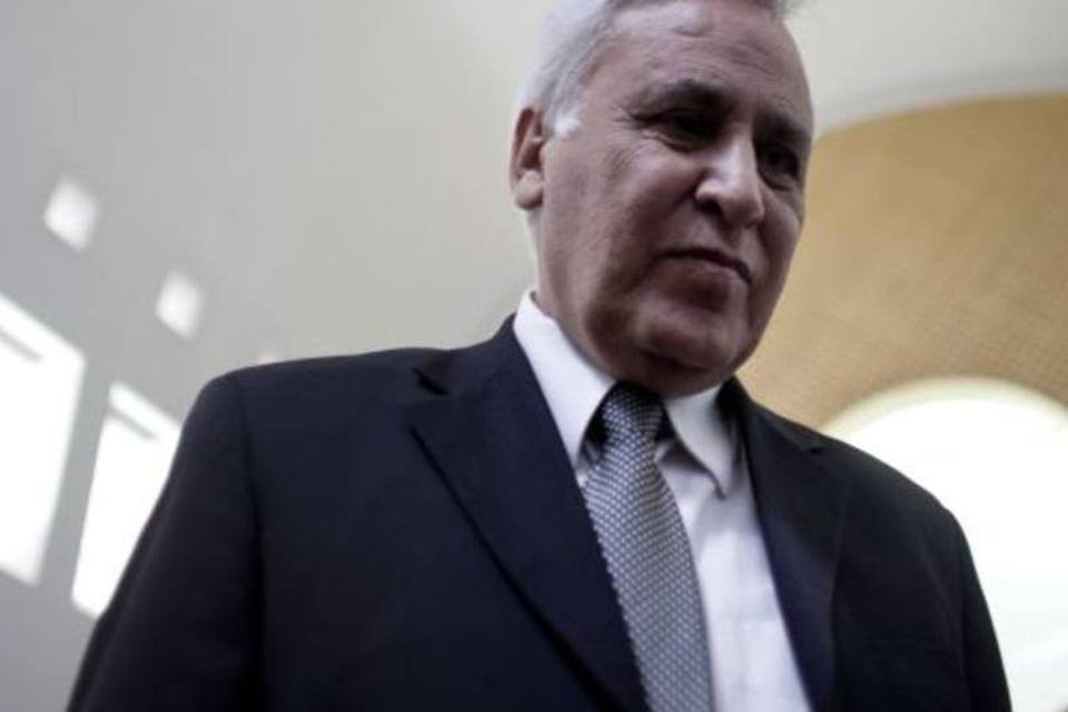 Ex-presidente israelense Moshe Katsav chega à prisão