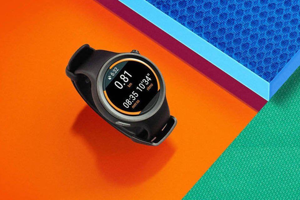 Relógio Moto 360 Sport tem foco em atividades físicas