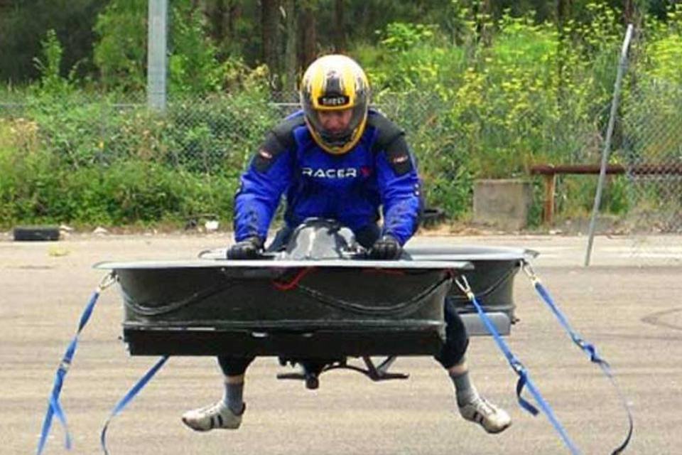 Australiano constrói moto voadora