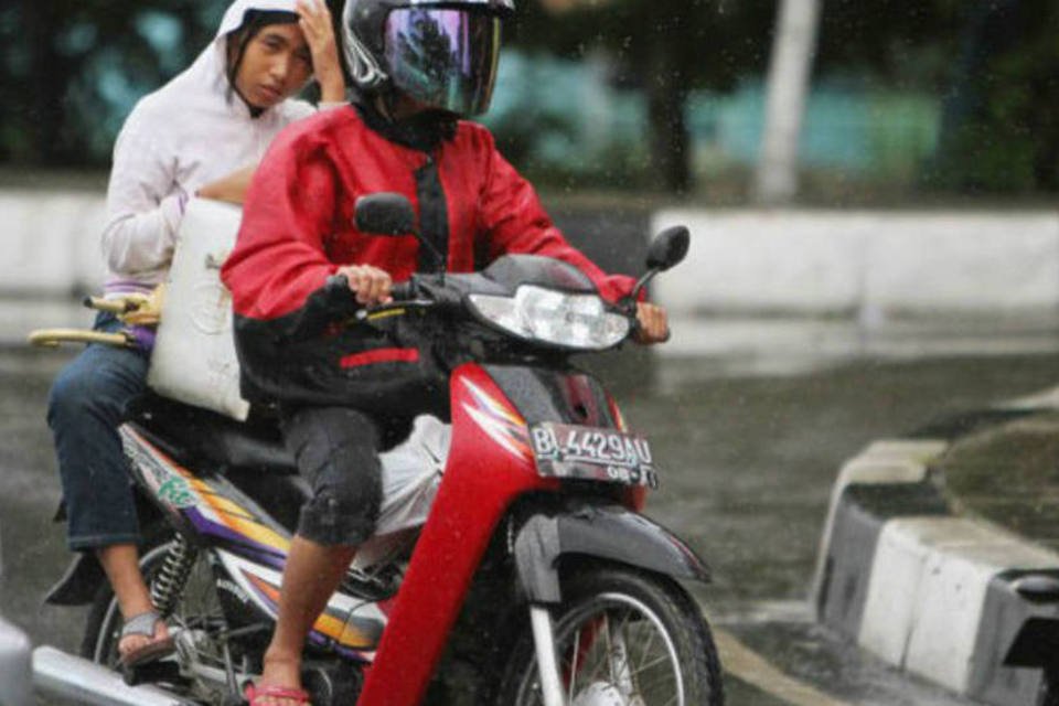 Cidade indonésia cria regras para mulheres em motocicletas