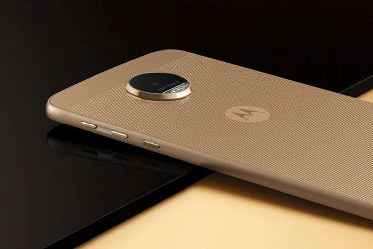 
	Moto Z: o novo smartphone da Lenovo tem 5,2 mm de espessura
 (Divulgação/Motorola)