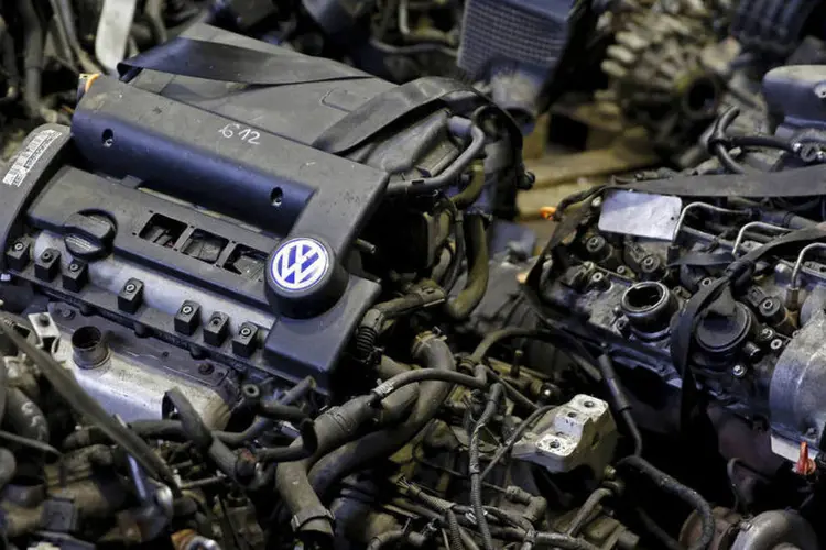 
	Motor a diesel com logo da Volkswagen: a investiga&ccedil;&atilde;o &eacute; realizada por suspeita de fraude e de viola&ccedil;&atilde;o da lei contra a concorr&ecirc;ncia desleal
 (Reuters / Dado Ruvic)