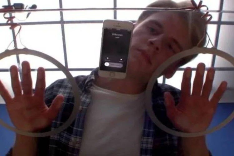 
	Motorola resolveu criar um experimento sobre o tempo em que as pessoas conseguem ficar sem olhar para o celular
 (Reprodução/YouTube)